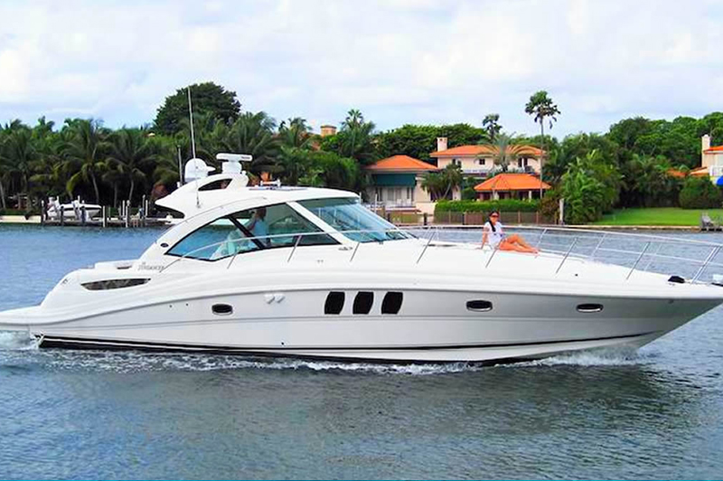 48' Sundancer Yacht in Aruba for Charter