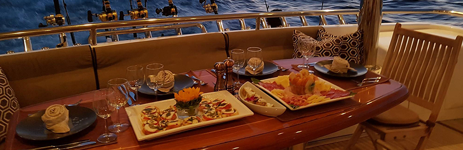 Miami Catering, Yacht chef, table setting, Luxury Yachts Miami, Miami Yacht Charters, Miami Luxury Yacht Charter, Yacht charters Miami, Hire a boat in Miami, Wedding,